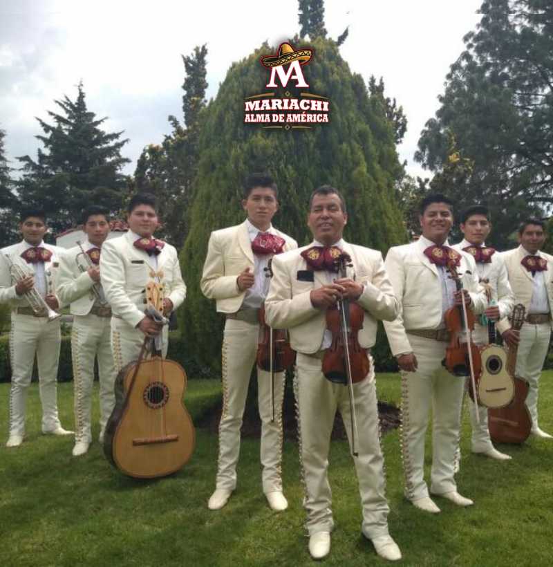 Mariachis en Izcalli
